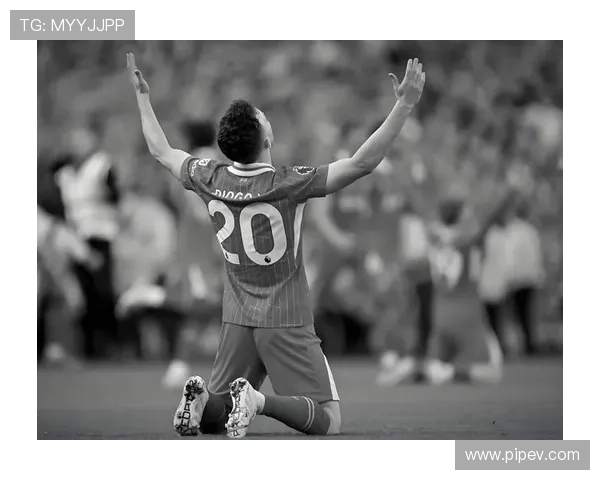 利物浦足球明星球员的辉煌历程与传奇瞬间回顾 利物浦足球明星球员的辉煌历程与传奇瞬间回顾