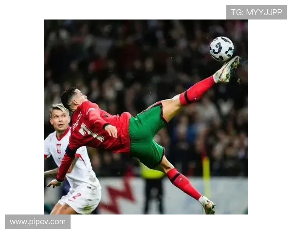 老王对足球明星的热爱有多深厚他的追星故事让人感动不已