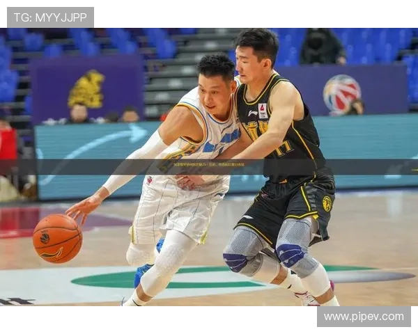 足球场上的璀璨星辰:探寻那些改变比赛历史的传奇球员故事 足球场上的璀璨星辰:探寻那些改变比赛历史的传奇球员故事