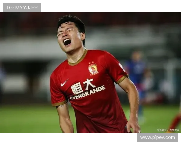 足球场上的炸裂瞬间足球明星们的精彩瞬间照片集锦